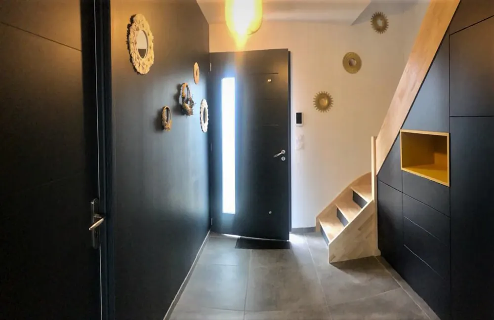 Entrée sur mesure rangement d'entrée — décor Fenix®, aménagé par Gitter à Hagondange (gammes Portéa)