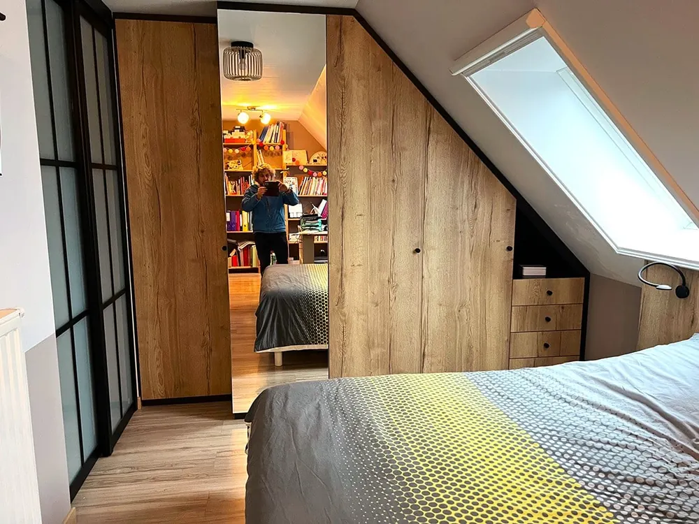 Chambre sur mesure dressing avec penderie — finition chêne, aménagé par Gitter à Hagondange (gammes Portéa)