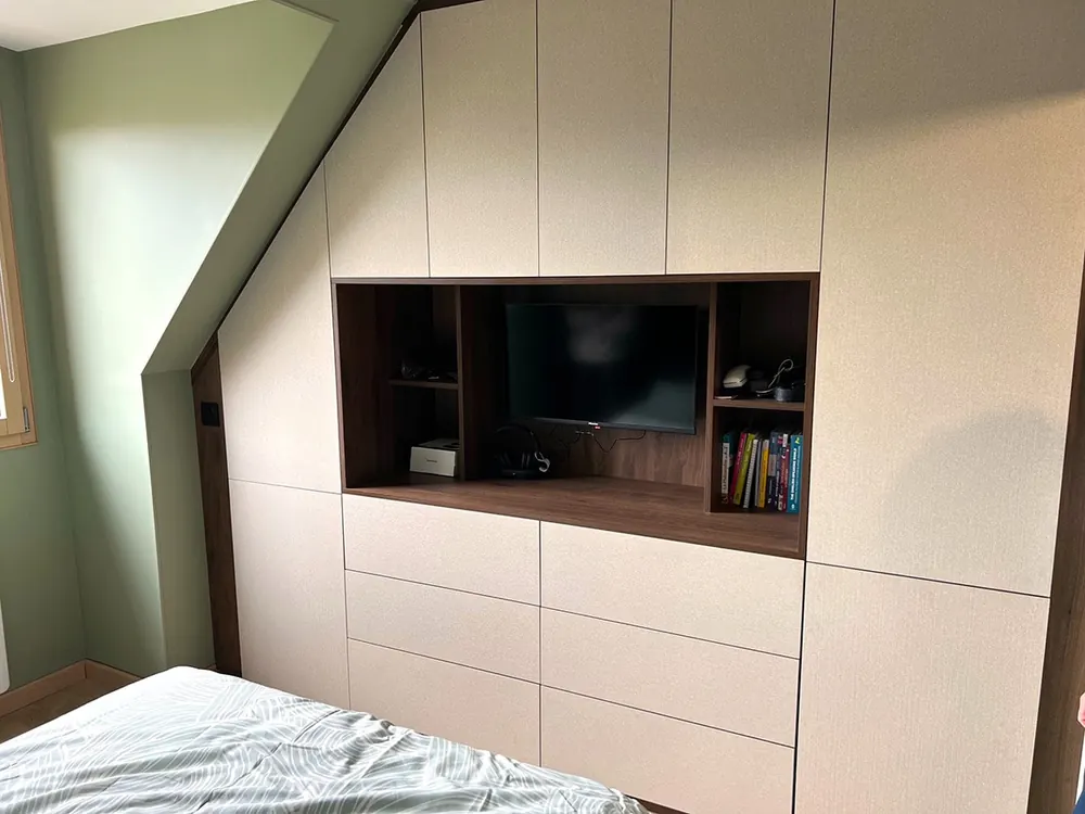 Chambre sur mesure meuble de rangement de chambre — décor bois, aménagé par Gitter à Hagondange (gammes Portéa)