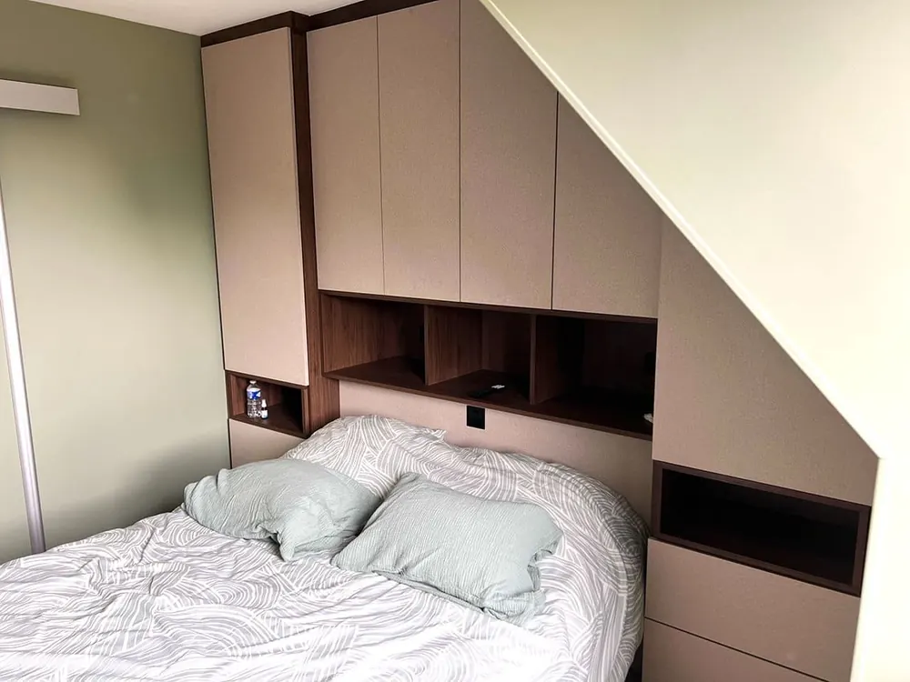 Chambre sur mesure tête de lit aménagée — laqué mat, aménagé par Gitter à Hagondange (gammes Portéa)