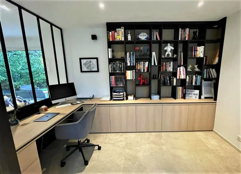 Bureau sur mesure bureau avec rangements — décor bois, aménagé par Gitter à Hagondange (gammes Portéa)