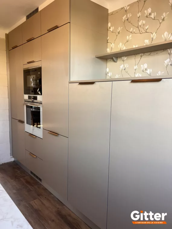 CUISINE ARMOIRES CUVE SOUS PLAN. PLAN COMPACT., réalisation Gitter à BOUSSE