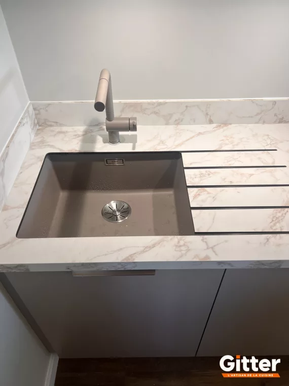 CUISINE ARMOIRES CUVE SOUS PLAN. PLAN COMPACT., réalisation Gitter à BOUSSE