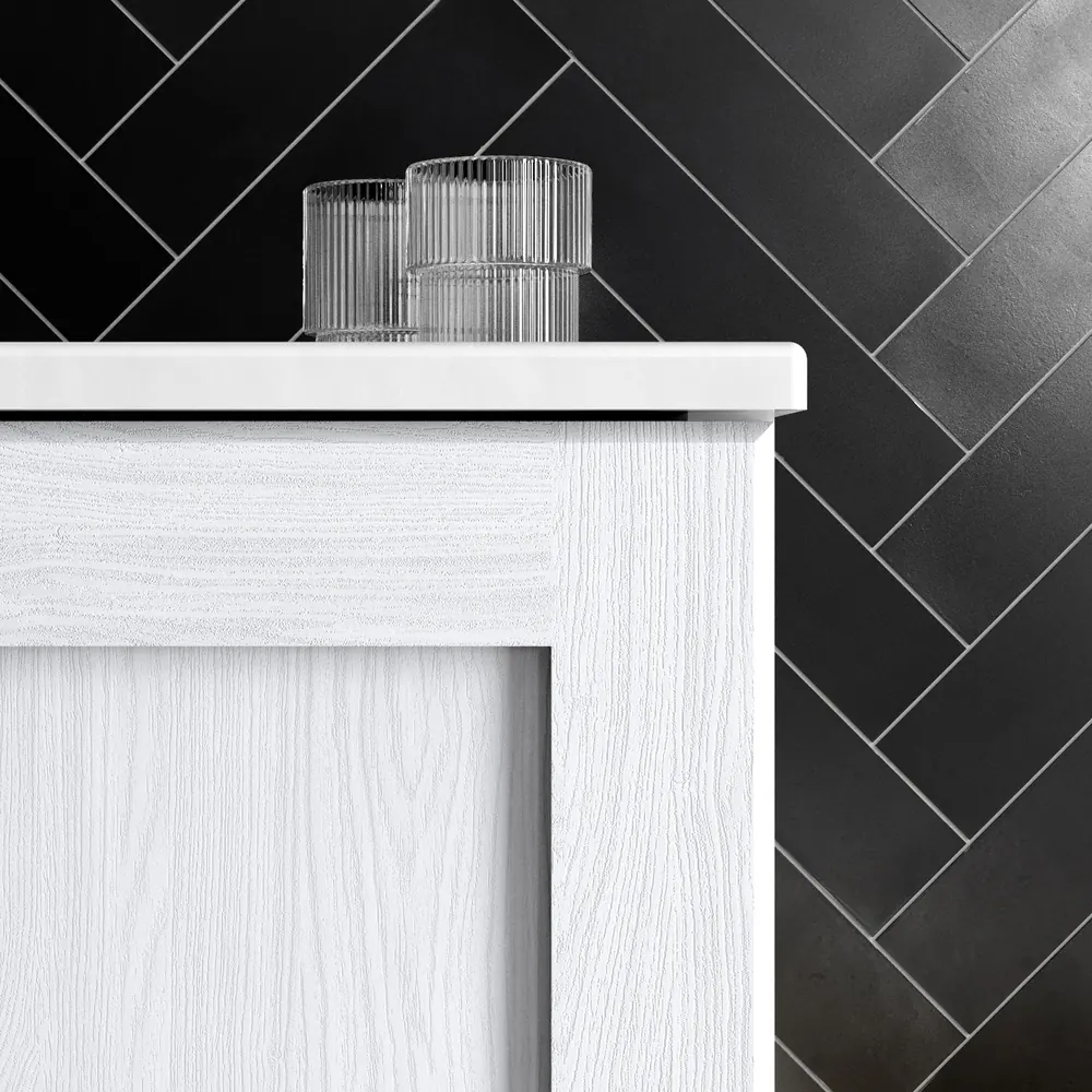 Salle de bains épurée avec grande douche — modèle YOU aménagé et posé par Gitter à Hagondange