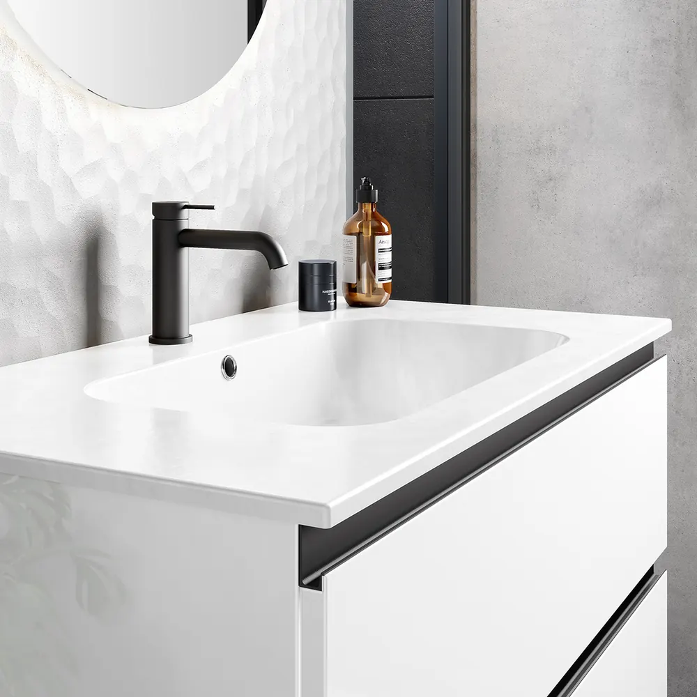 Salle de bains lumineuse avec grande douche — modèle YOU aménagé et posé par Gitter à Hagondange
